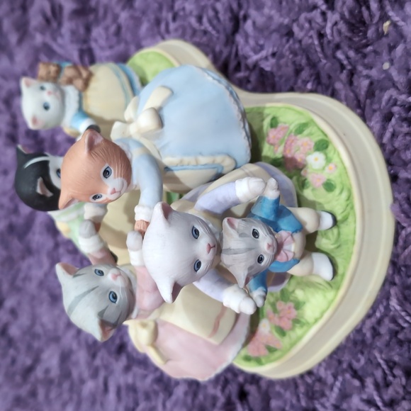 Vintage Schmid Porcelain Bisque Kitty Cucumber Playing London Bridge #822 - Picture 2 of 9